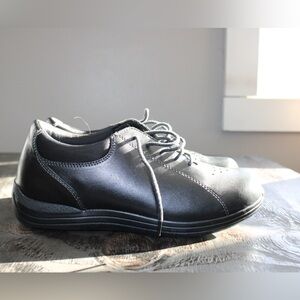 NWOT Drew 8 Black Shoes